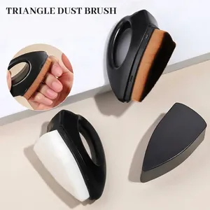 Triangle Nail Dust Cleaning Brush Handheld Ergonomic Nail Art Remover Brush For Finger Manicure Pedicure Surface Dusting Tool