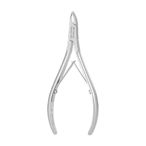 Professional stainless steel cuticle nippers for manicures, featuring D07 Jaw 3.5 design