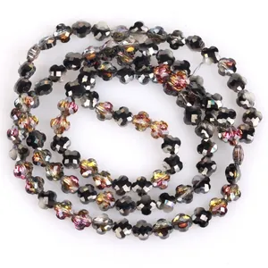 Detailansicht von 6mm facettierten vierblättrigen Kleeblatt-Kristallglasperlen für Schmuck