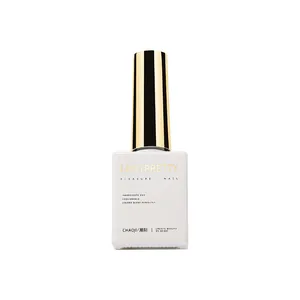 Elegante vierkante witte fles nagellak gel met een glanzende gouden dop en strak ontwerp