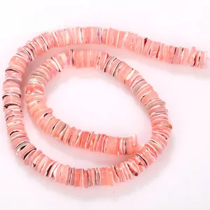 Detailansicht der natürlichen rosa Trochus-Muschelscheibenperlen für Schmuckprojekte