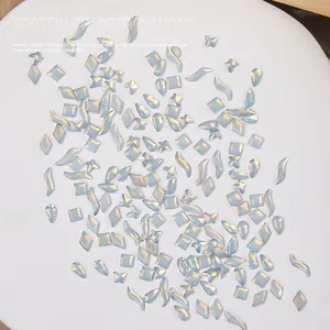 Strass in acrilico iridescente color proteina a fondo piatto per decorazioni artistiche delle unghie