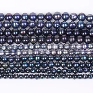 Détail de perles d'eau douce noires presque rondes pour la création de bijoux DIY
