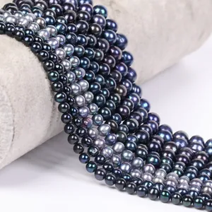 Vue macro de perles noires rondes à haute brillance pour la création de bijoux DIY