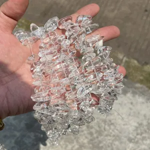 Detailopname van natuurlijke Braziliaanse bergkristal kralen voor DIY sieraden maken