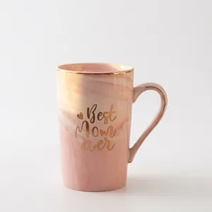 Tazza in ceramica marmo rosa con scritte Best Mom Ever dorate e bordo in oro