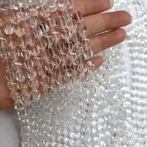Detailweergave van heldere kwarts ovale kralen voor DIY sieraden maken accessoires