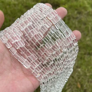 Gedetailleerde weergave van heldere rechthoekige Braziliaanse bergkristal kralen voor DIY sieraden