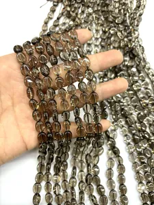 Primer plano de cuentas de cuarzo ahumado natural en forma ovalada plana para joyas DIY