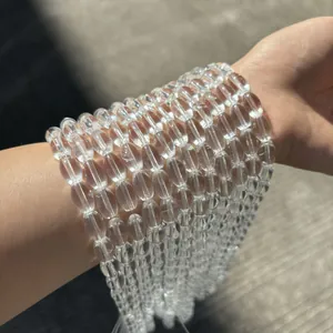Strengen natuurlijke Braziliaanse heldere kwartskralen op pols voor DIY sieraden maken