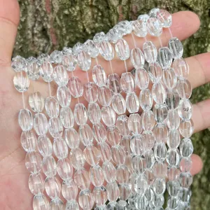 Detailaufnahme von natürlichen Bergkristall Olivenperlen für DIY-Schmuckzubehör