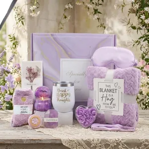 Set regalo viola di lusso per donna con morbida coperta, tazza e candela profumata
