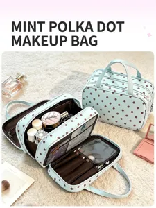 Vue détaillée de l'intérieur de la trousse à pois menthe avec pinceaux