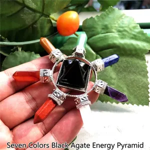 Buntes schwarzes Achat-Kristall-Energie-Pyramiden-Ornament mit sieben Edelsteinen