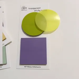 Dettaglio di foglietti adesivi trasparenti colorati per scrapbooking.