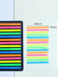 Dettaglio di linguette segnapagina trasparenti colorate fini, dimensioni 44x4mm.