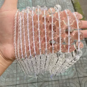 Detaillierte Ansicht natürlicher brasilianischer Bergkristallperlen für DIY-Schmuck