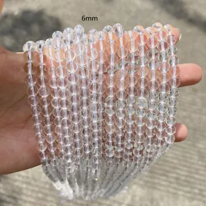 Nahaufnahme von 6 mm natürlichen brasilianischen Bergkristallperlen für DIY-Schmuck