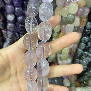 Detaillierte Makroansicht natürlicher 15x20 mm ovaler Amethystperlen für DIY-Schmuck