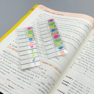 Gekleurde transparante index tabs met cijfers en letters voor boek annotaties nu.