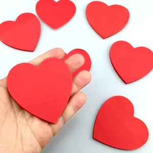 Notes autocollantes rouges en forme de cœur pour messages de Saint-Valentin et déco DIY