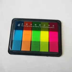 Mehrfarbige transparente PET-Index-Aufkleber und Haftnotizen in einem tragbaren schwarzen Etui