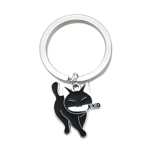 Porte-clés en alliage avec design de chat noir de bande dessinée tenant un couteau