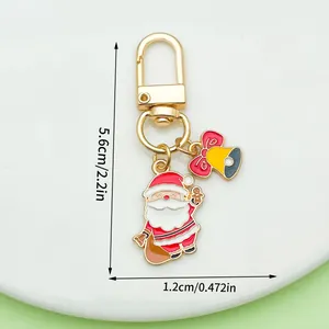 Detaillierte Größenansicht eines Schlüsselanhängers mit Weihnachtsmann und Glocke.