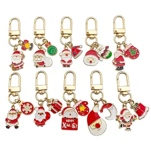 Set aus 10 festlichen Weihnachts-Schlüsselanhängern mit Emaille-Anhängern und Goldclips.
