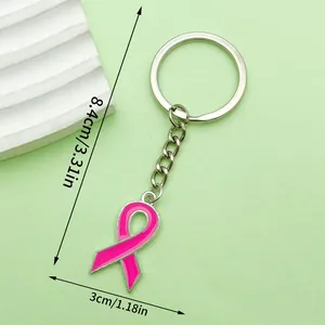 Detalle del tamaño del llavero de cinta rosa del cáncer de mama de 8.4cm de longitud
