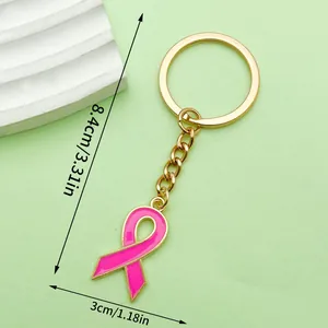 Detalle del llavero con lazo rosa con dimensiones de 8,4 cm por 3 cm de ancho