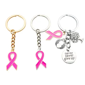 Llavero de cinta rosa contra el cáncer de mama con dijes de corazón y árbol de la vida