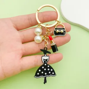Llavero de Aleación Goteo de Aceite Lápiz Labial Vestido Colgante Strass Perla Artificial Accesorio de Bolso