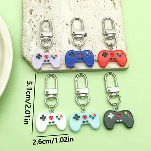 Detailansicht des Mini-Spielecontroller-Schlüsselanhänger-Sets in 6 Farben mit Maßen
