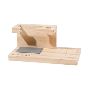 Minimalistischer Nagelbohrer-Halter aus Naturholz mit zwanzig Bit-Aufnahmelöchern.