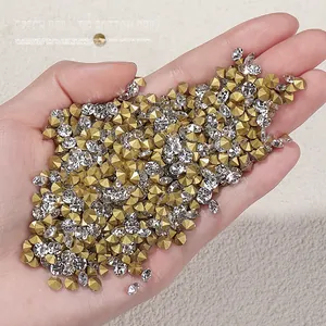 Strass en cristal de verre à fond pointu dorés et clairs pour décoration d'ongles 3D