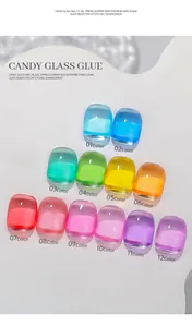 Vue détaillée de 12 échantillons de gel à ongles en vetro bonbon translucide