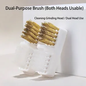 Brosse de nettoyage professionnelle à double embout pour embouts de ponceuse à ongles.