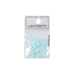 Set van lichtblauwe vlinder nail art bedeltjes voor een professionele manicure decoratie