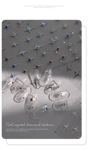 Gedetailleerd macrozicht op 3D sterren nagelstickers met kleurrijke strass-steentjes.