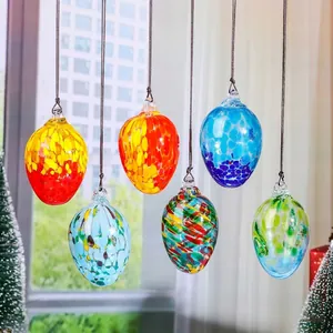 Juego de seis vibrantes adornos de huevos de Pascua de vidrio soplado para colgar