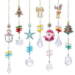 Sept attrapes-soleil de Noël en cristal avec motifs festifs pour jardin et fenêtres.
