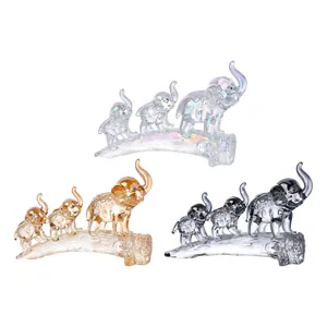 Set di tre figurine della famiglia di elefanti in cristallo iridescente, ambra e grigio