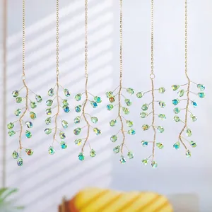 Pendentifs attrape-soleil faits main avec perles en cristal vert et motif branche dorée