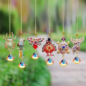 Farbenfrohe Tier-Sonnenfänger mit Strass und Kristallprismen für die Gartendekoration