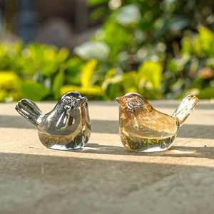 Statuine di uccelli in cristallo ambra e grigio argento per decorazione domestica