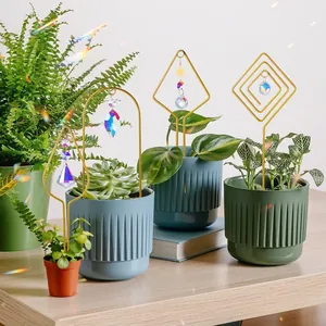 Paletti geometrici per piante dorati con pendenti in cristallo sfaccettato per giardino