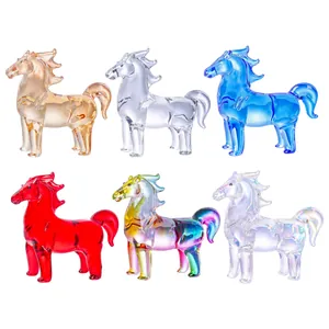 Élégant lot de six figurines de chevaux en cristal coloré pour la décoration de la maison.