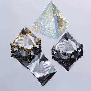 Figurina Piramide di Cristallo Geroglifici Egiziani Con Base in Lega Fermacarte Piramide in Vetro K9 Per Arredamento Ufficio Casa Tavolo