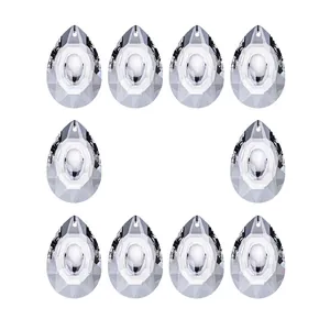 Vue détaillée de pendentifs gouttes en verre cristal facetté de 38 mm avec trous percés
